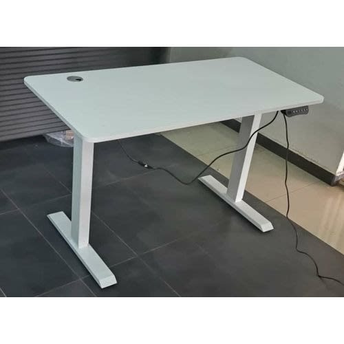 Adjustable Table - 1.4m