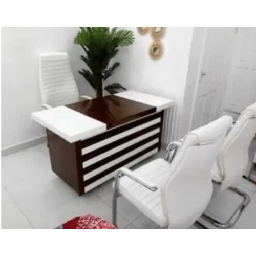 Office Executive Desk And 3 Sets Of Office Visitors/swivel Chairs
