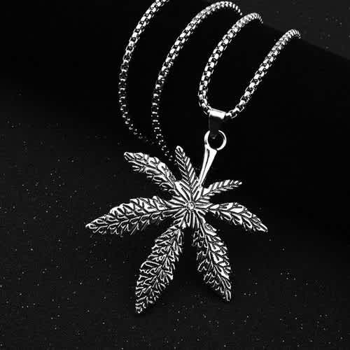 Fashionable Maple Leaf Pendant Necklace - Fitted Chain/pendant