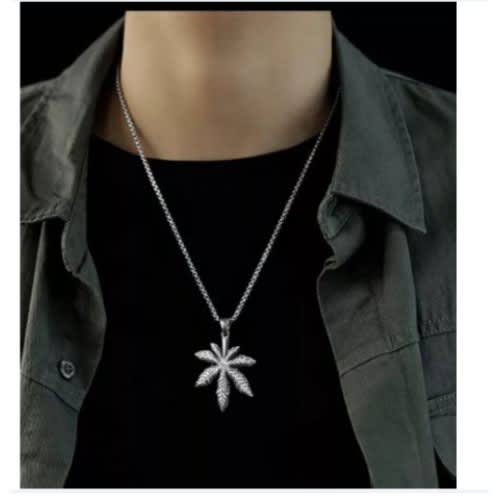 Unisex Pendant - Maple Leaf Design Necklace/pendant