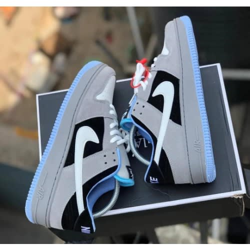 Sb Dunk Classic Unisex Sneakers - Multicolor Design