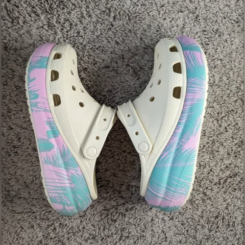 Crocs Spring Break Crush Clog Platforms - Size 9 Women's - 7 Mens