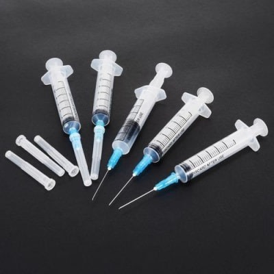 100pcs Of Syringes With Needles