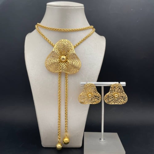 Italiain Flower Shaped Necklace And Earrings - Gold